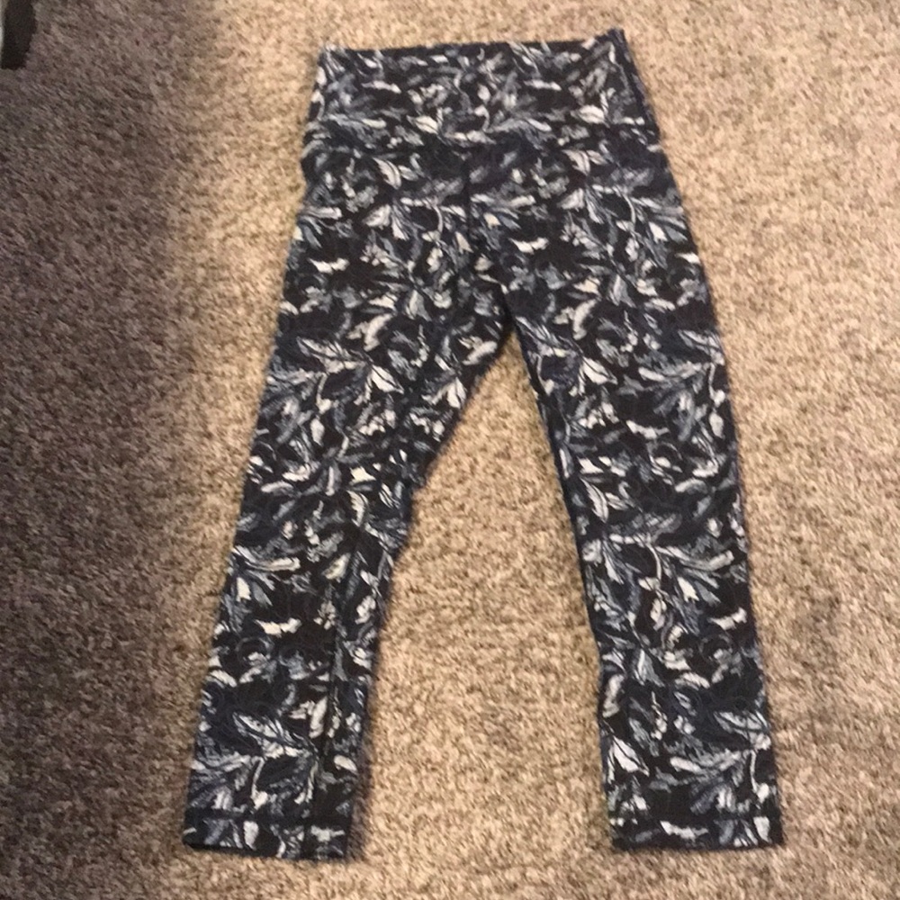 Lululemon wunder under crop size 4